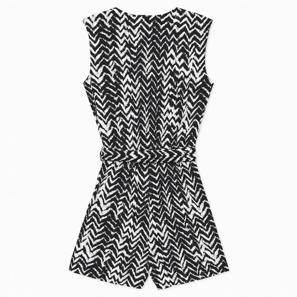 Venus Sleeveless Shorts Romper with Pockets Black White Chevron Resortwear XS - Picture 3 of 12
